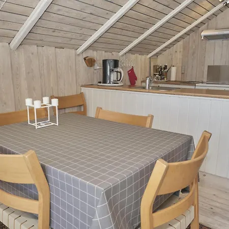 Dom wakacyjny Older With Sea View Close To A